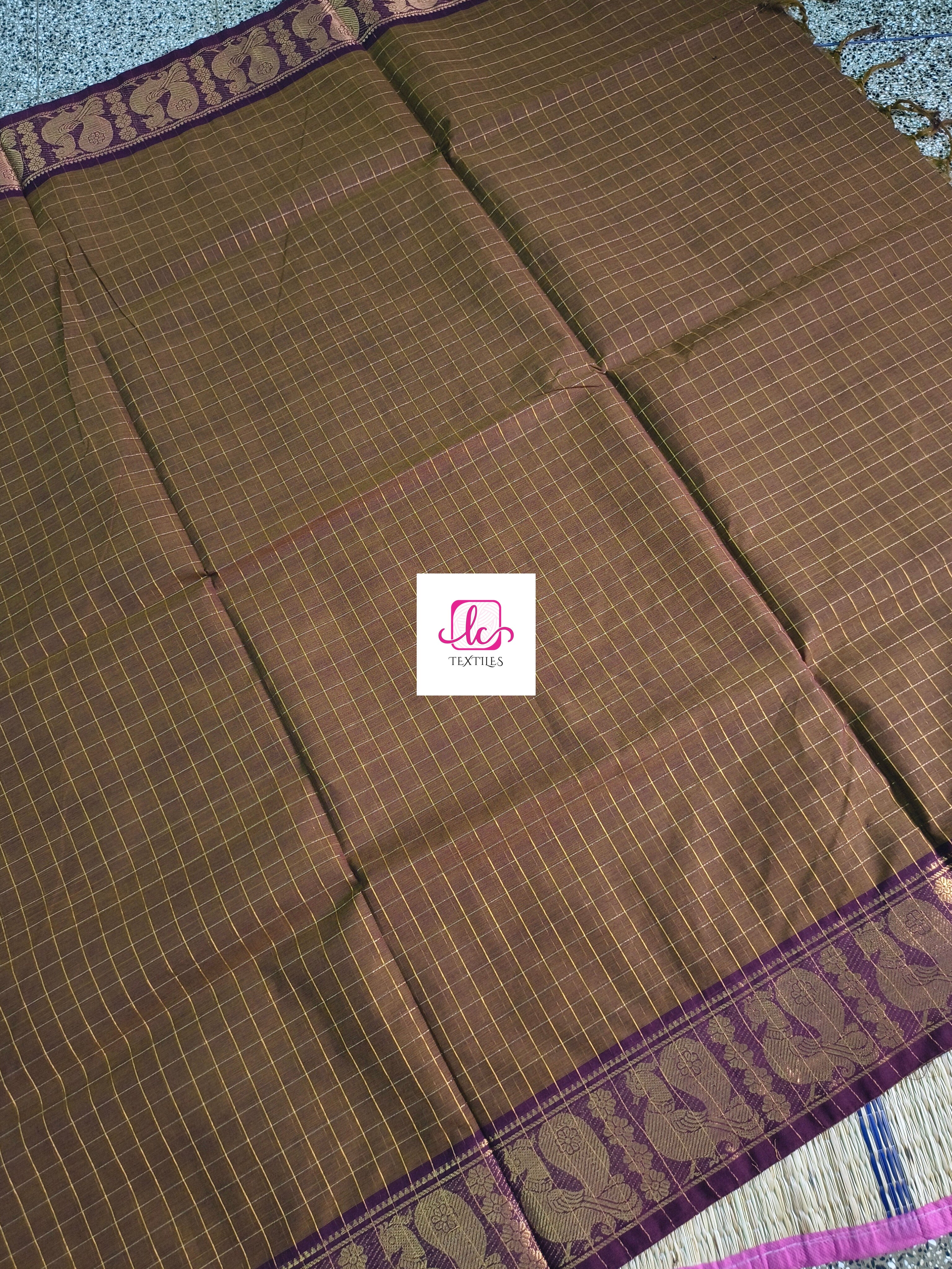 Kandangi Checks Khaki mixed maroon