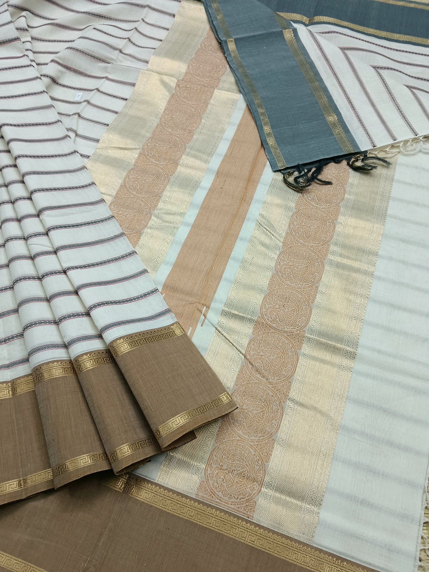Heritage Handwoven cotton Veldhari White 