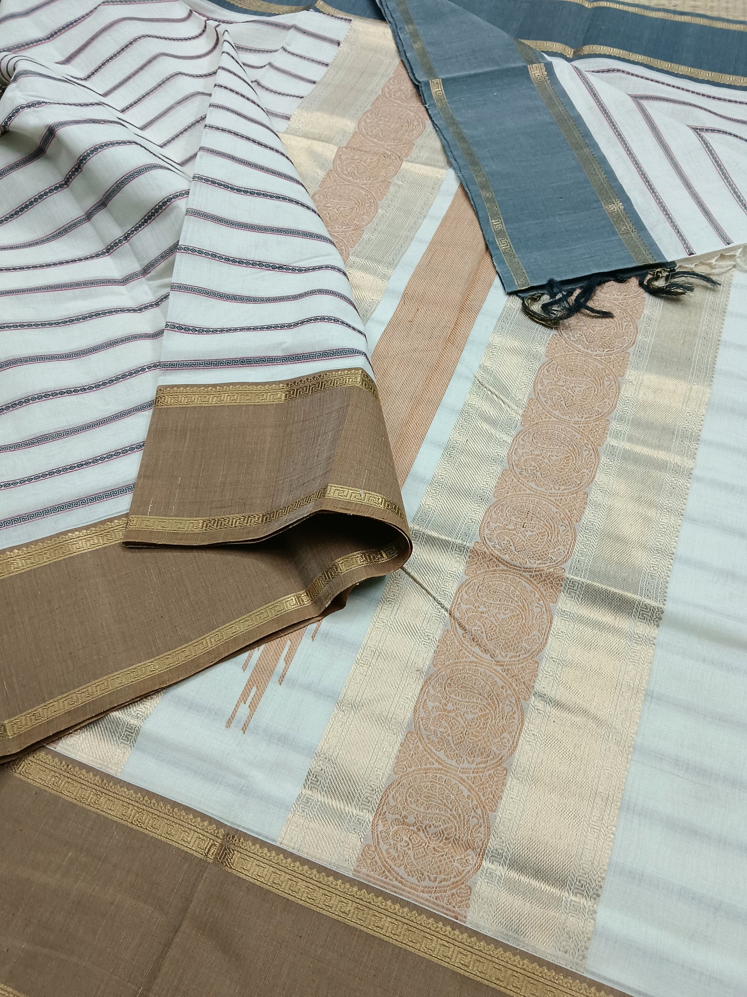 Heritage Handwoven cotton Veldhari White 