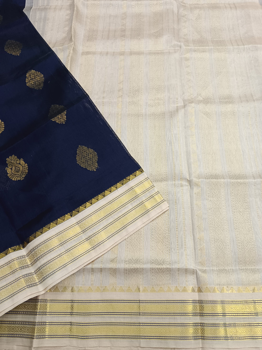 Handloom Kanchi  Silk Cotton -Korvai Butta-Navy Blue- HSC52