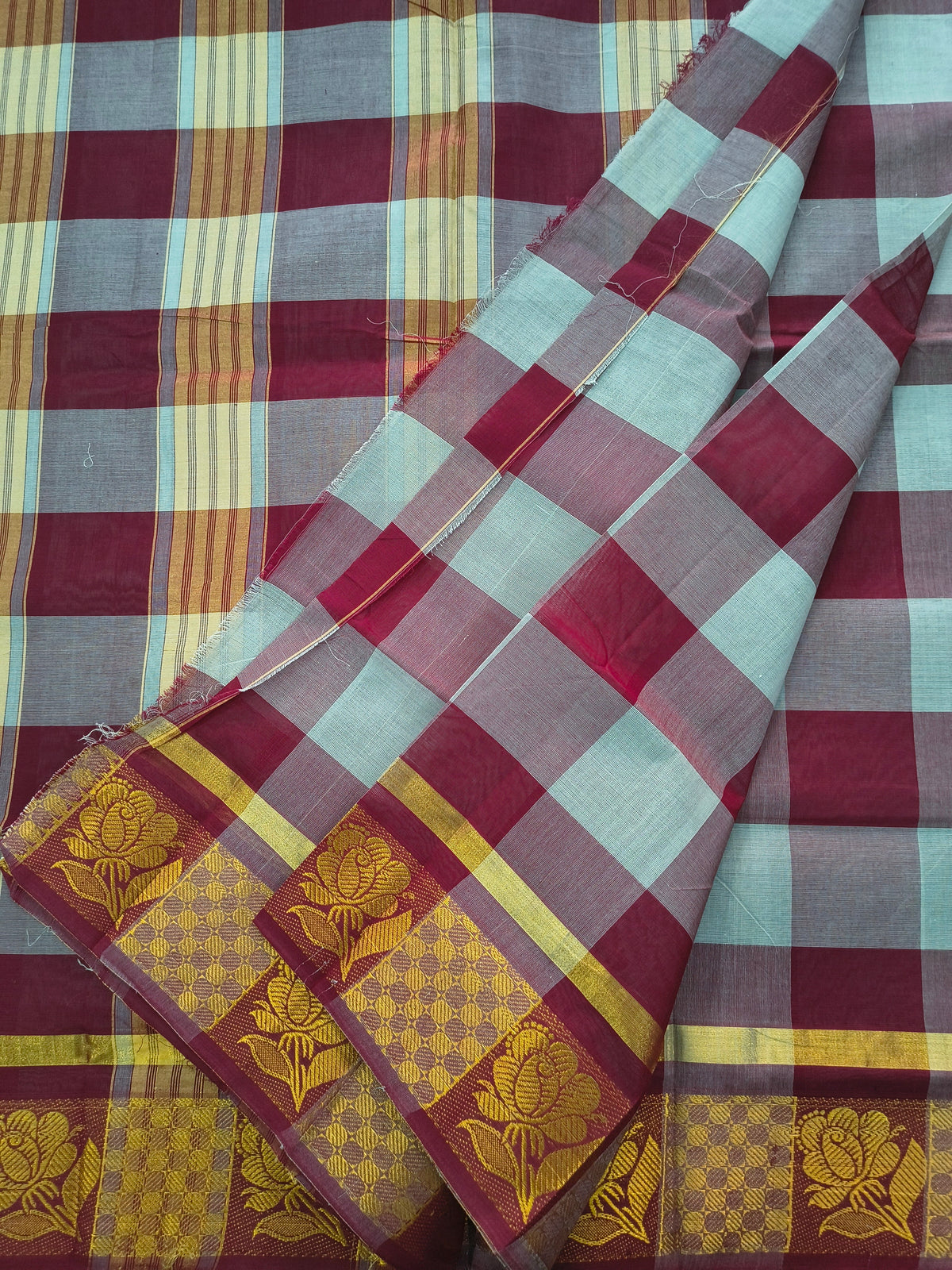 Kandangi Checks-Soft grey with Deep maroon- KC154