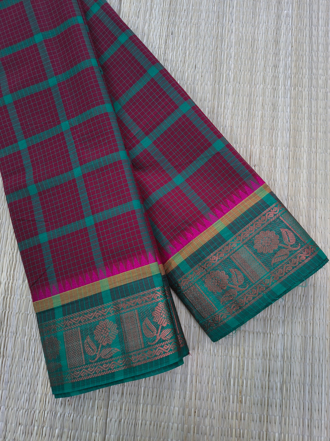 Kandangi Checks-Maroon withgreen- KC147