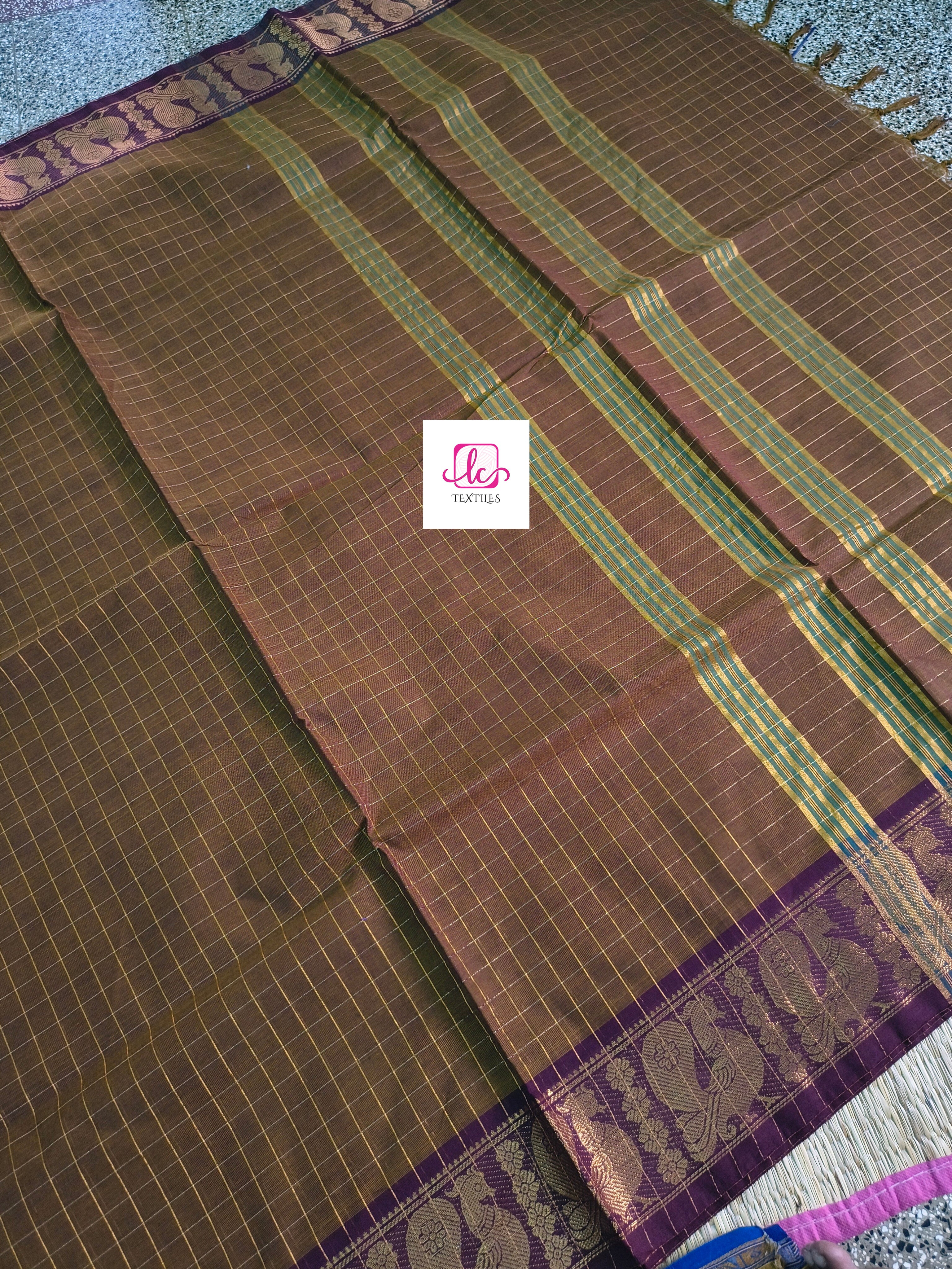Kandangi Checks Khaki mixed maroon
